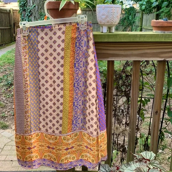 The lightest, silkiest and most understatedly sexy summer soirée skirt - Picture 2 of 6